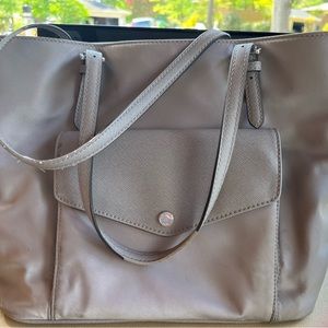 Michael Kors Jet Set Povket tote with large center zip pocket